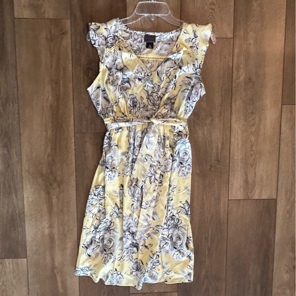 Motherhood Yellow and Gray Floral Maternity Dress Small 💛 - Picture 7 of 10